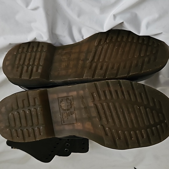 Size 10 Dr. Martens boot - Picture 5 of 5